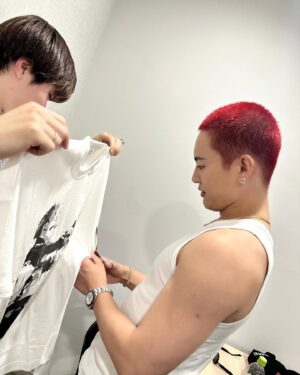 Ryoki Miyama Instagram - 本日まで三山凌輝の軌跡展in 名古屋
本当に皆さんありがとうございました！！！！☺️☺️☺️
3都市もあっという間に終わってしまって、名古屋も開催決定しましたという発表をした日からも開催日を皆と同じ気持ちで楽しみに過ごしていたけど、もうそれも終わっちまった🥺 心にぽっかり穴が空きそうだ。。。と思ったけど皆からの愛を目の当たりにして、会場から感じる皆が幸せを毎日感じてくれていたであろう空気、見えない所からすらも感じる愛。がその穴を全て塞いでくれています🤲。皆ありがとうねほんとに。 昨日も言ったけど、この軌跡展は僕とファンの皆が数年後にほんとにあの時、開催出来て良かったなと思う瞬間が来るよ。色んな形で深い深い部分で、人同士としての繋がりを軌跡展を通して「今」皆さんと結べた事がとても大切だった事でこれが永遠に生きてくるよ。 僕を応援してくれる全ての皆へ。これからも一緒にワクワクして自分達の人生を全力で楽しんで、前向いて、壁ぶち抜いて進んで、時には立ち止まったり逃げ出す瞬間も作ったり、でもまた前向いて。そんな感情を一緒に共有して生きていこうね🤝  三山凌輝の軌跡展サイコー🔥🔥🔥🔥
 #三山凌輝の軌跡展