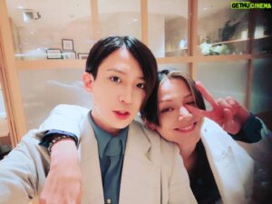 Ryosuke Miura Instagram - ・
🙈🙉🙊 🐰
彼の優しさに尊敬とLOVEを♡
ハイブリッド・イマーシブシアター 「同窓会～優しくて残酷な彼を偲んで～」舞台本番始まってます。
#同窓会
#陳内将　さん