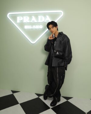Ryosuke Sota Instagram - PRADA beauty TOKYOが原宿にオープンされたとのことで一足お先にお邪魔させていただきました。
店内はフレグランスの香りに包まれていて、スキンケアも体験させていただきとても素敵な空間でした🙆‍♂️

#pradabeauty #プラダビューティ #PR
#prada