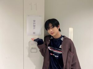 Ryosuke Sota Instagram - 明日12時45分から
日本テレビ「超無敵クラス」
に出演させて頂きます〜！
是非ご覧下さい☺︎🎄