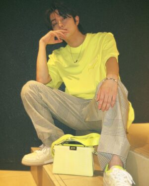 Ryosuke Sota Instagram - 蛍光色がいい感じですな〜📸

FENDI SPRING/SUMMER 2024 Men’s Collectionが、今夜1:00にfendi.comでライブ配信されます!

#FendiSS24  #PR
