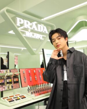 Ryosuke Sota Instagram - PRADA beauty TOKYOが原宿にオープンされたとのことで一足お先にお邪魔させていただきました。
店内はフレグランスの香りに包まれていて、スキンケアも体験させていただきとても素敵な空間でした🙆‍♂️

#pradabeauty #プラダビューティ #PR
#prada