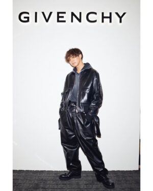 Ryota Katayose Instagram - Congratulations for opening of the new store at GINZA SIX!! 🙌
It was so nice to finally meet Mr. Matthew and the Givenchy team from Paris!!! 
I was very honored to receive your kind words. 
From now on I’ll be cherishing my experience as a #Givenchyfamily ,inspired by their further creativity. 
As an artist, I will improve my expression!! 🔥
It was really nice to see you again! 🖤🤍
@givenchy @matthewmwilliams 
#GIVENCHY 
#GIVENCHYGSIX