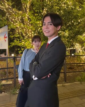 Ryota Katayose Instagram - 昨夜ドラマ『推しが上司になりまして』
ついに最終回を迎えました！！👍✨
全12話という
盛りだくさんのドラマでしたが
演じた自分ですら全く飽きることなく、
様々な方向に振り回される瞳ちゃんを
毎週楽しみにしていました🤣🙏
私自身、斗真と修一という
２つの人生の選択を
演じていくなかで感じた、
どんな選択のなかでも揺るがない
大切なモノや愛情を届けられたら、
より"推し"という言葉や定義が
素敵なものになるのではと
撮影を進めていくなかで思っていました。
最終回、是非多くの方に
受け取って頂きたいので💡
TVer、U-NEXTでの配信で
たくさんお楽しみくださいね！！🙌🎶🫧
@tx.oshi #推し上司 
#推しが上司になりまして
#写真の説明はストーリーズで！