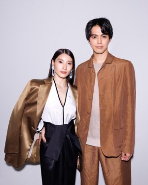 Ryota Katayose Instagram - GIORGIO ARMANI SS25 MEN'S FASHION SHOW
@giorgioarmani Thank you for inviting us.
I feel it must need that message “Timeless Elegance” for this situation of the fashion industry.
Because we need just one great jacket to live with our long life. 
This is our great experience for our life that we could see your universality show here. 
Thank you so much again for inviting us. 
Credits: @germanlarkin #giorgioarmani