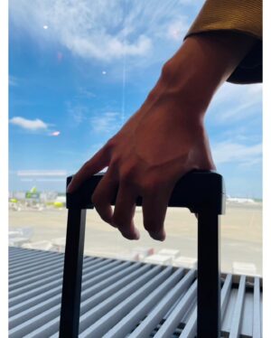 Ryota Katayose Instagram - 4年ぶりの渡航です。✈️
久々の感覚による高揚感とともに、
今回は独特の緊張感もあります。
新たな扉を開いたその先に
さまざまな刺激と出会いがあることを願って、
さあ、行きましょう！💫✨