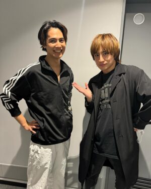 Ryota Katayose Instagram - 舞台『HiGH&LOW THE 戦国』⚔️🔥
ハードな2週目…‼️‼️
多くの方々の拍手と歓声に支えられ
無事終えることができました。
そして支えられたのは
仲間たちの観劇にも。👍👍👍👍