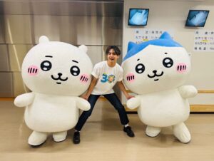 Ryota Katayose Instagram - 昨日で、友だち増えた 🥺🤝☀️ 
@mezamashi.tv 30周年フェス　in 札幌 ❄️🎶✨
#ちいかわ #ハチワレ