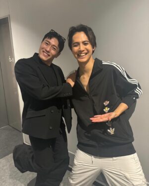 Ryota Katayose Instagram - 舞台『HiGH&LOW THE 戦国』⚔️🔥
ハードな2週目…‼️‼️
多くの方々の拍手と歓声に支えられ
無事終えることができました。
そして支えられたのは
仲間たちの観劇にも。👍👍👍👍
