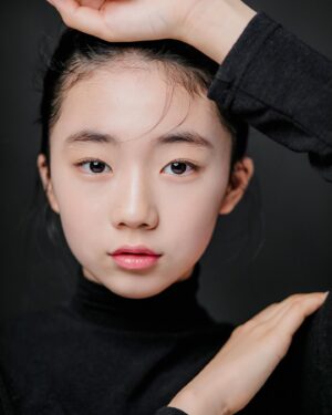 Ryu Ji-an Instagram - 13살 지안이~
보정안한 원본인데, 
보정할 곳이 없어서 그냥 쓰려구요 ㅎㅎㅎ
예쁘게 잘 찍어주셔서 감사해요~❤
(딴 사진도 천천히 올릴게요~☺)
@terve_photo_ 
@baba_film_ 

#13살 #류지안 #ryujian #kidsmodel #키즈모델 #주니어모델 #아역배우 #광고모델 #피팅모델 #koreankidsmodel #koreanactress #떼르베스냅 #바바필름 #프로필사진 #배우프로필 #🖤 #초등학생 #딸스타그램