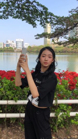 Ryu Ji-an Instagram - 촬영 후 석촌호수 산책~
날씨가 좋아서 기본 카메라로 막찍어도 너무 예쁘네~😍
(볼에 청포도 사탕 표시남!!ㅋ)
완전 여름날씨~🌞
이젠 여름옷 입고 다녀야겠다~~~
(더데이걸 블랙으로 올코디~🖤)
@thedaygirls_official

#14살 #만13세 #류지안 #ryujian #주니어모델 #주니어배우 #청소년배우 #청소년모델 #아역배우 #광고모델 #피팅모델 #koreankidsmodel #koreanactress #더데이걸 #더데이걸즈 #주니어의류 #중학생 #딸스타그램