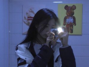Ryu Ji-an Instagram - 생일선물로 사달래서 사준 똑딱이 카메라~
핸드폰 카메라가 사진 더 잘나온다고 했더니, 
요즘 Y2K 감성 모르냐며...ㅎㅎㅎ
엄마 대학 때 유행하던거 다 갖고싶어하던데...
그게 유행이니?😅
그래~똑딱이 사진 분위기 있네~
이쁜 사진 많이 찍어서 보내줘~ㅎㅎ

#14살 #만12세 #류지안 #ryujian #주니어모델 #주니어배우 #청소년배우 #청소년모델 #아역배우 #광고모델 #피팅모델 #koreankidsmodel #koreanactress #똑딱이카메라 #알리익스프레스직구 #브랜드몰라요 #Y2K감성 #📸 #셀카 #selfie #딸스타그램