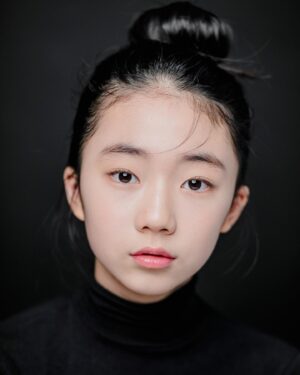Ryu Ji-an Instagram - 13살 지안이~
보정안한 원본인데, 
보정할 곳이 없어서 그냥 쓰려구요 ㅎㅎㅎ
예쁘게 잘 찍어주셔서 감사해요~❤
(딴 사진도 천천히 올릴게요~☺)
@terve_photo_ 
@baba_film_ 

#13살 #류지안 #ryujian #kidsmodel #키즈모델 #주니어모델 #아역배우 #광고모델 #피팅모델 #koreankidsmodel #koreanactress #떼르베스냅 #바바필름 #프로필사진 #배우프로필 #🖤 #초등학생 #딸스타그램