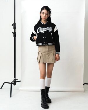 Ryu Ji-an Instagram - 더데이걸 24 S/S~😍
이 점퍼 넘 이쁘네~
이 코디 너무 맘에 들어~~
(키 더 컷나??ㅎㅎ)

brand : 더데이걸 @thedaygirls_official 
photo :  @parksihu__ 
H/M :  @mua_eji 
Model :  @love_ryujian 

#14살 #만12세 #류지안 #ryujian #주니어모델 #주니어배우 #청소년배우 #청소년모델 #아역배우 #광고모델 #피팅모델 #koreankidsmodel #koreanactress
