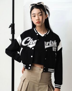 Ryu Ji-an Instagram - 더데이걸 24 S/S~😍
이 점퍼 넘 이쁘네~
이 코디 너무 맘에 들어~~
(키 더 컷나??ㅎㅎ)

brand : 더데이걸 @thedaygirls_official 
photo :  @parksihu__ 
H/M :  @mua_eji 
Model :  @love_ryujian 

#14살 #만12세 #류지안 #ryujian #주니어모델 #주니어배우 #청소년배우 #청소년모델 #아역배우 #광고모델 #피팅모델 #koreankidsmodel #koreanactress