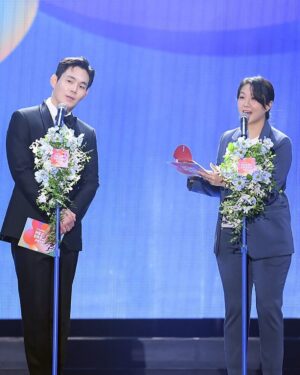 Ryu Kyung-soo Instagram - 2023 k글로벌 하트드림어워즈 시상
수상 하신 모든 분들 축하드립니다!
👏👏👏👏👏👏👏