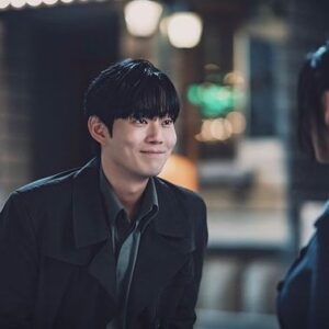 Ryu Kyung-soo Instagram - 안녕하세요. 류경수입니다. 천무영으로 드리는 마지막 인사입니다.

방영이 끝나고 나니 더 끝났다는 실감이 드네요..
아주 행복한 긴 여행을 한것도 같고, 아주 기분 좋게 깨어나게 되는 긴 꿈을 꾼 것 같기도 하고..

금쪽이 천무영과 부족한 인간 류경수를 품어주신 모든 분들, 진심으로 고맙습니다.
평생 잊지 못할 좋은 추억 만들어갑니다. 구미호뎐1938에 함께 출연했던 저를 많이 챙겨주셨던 모든 배우분들의 앞으로 활동도 기대해주시고 응원해주세요!

이제 천무영은 그토록 원했던 정말 보통의 사람처럼 아주아주 평범하게, 홍주가 알던 그 진짜 천무영으로 살아갈겁니다. 

그동안 구미호뎐1938을 시청해주시고 사랑해주신 모든 분들께 진심으로 머리 숙여 감사말씀드립니다.

다음에 또 만날 때 까지 
안녕히!

 구미호뎐1938의 후속작으로 방영될 멋진 배우 안보현의 드라마 “이번 생도 잘 부탁해” 도 많은 관심 부탁드립니다!