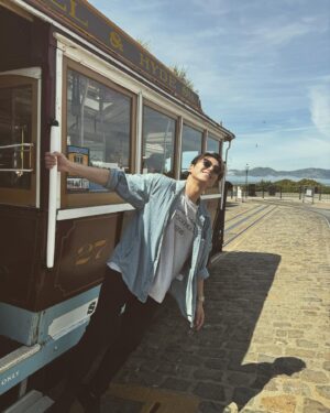 Ryu Soo-young Instagram - #cablecar 
#sanfrancisco