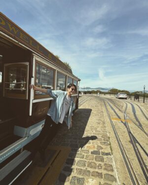 Ryu Soo-young Instagram - #cablecar 
#sanfrancisco