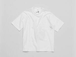 Ryuichi Sakamoto Instagram - Ryuichi Sakamoto “12” T-shirts May edition 
On the 28th of every month, commmons will start accepting orders for “12” T-shirts.
The “RS” logo will be quietly printed near the heart on the inner front side. Ryuichi Sakamoto’s name and the month number will be printed on the inner back side of the T-shirt. The T-shirt will also display a large print of Sakamoto, selected from Sakamoto’s archive.

Due to the large number of overseas orders, we will split the order start time into two slots to accommodate time differences. Orders for the May edition will begin on May 28th.

Order acceptance open:
① May 28th (Tuesday) 12:00~ (JST)
② May 28th (Tuesday) 24:00~ (JST)
*To better accommodate time differences, we have set a limit on the number of orders accepted per session.
 
Order acceptance close:
June 3rd (Monday) 18:00 (JST)

Website for orders:
https://commmonsmart.com/pages/ryuichi_sakamoto_12_tshirts
*We will stop accepting orders if the quantity exceeds the limit.
*It is expected to arrive in early to mid-July.

 

#坂本龍一「12」 T-shirts 5月バージョン受注開始のお知らせ

坂本龍一の月命日である毎月28日に受注開始する「12」T-shirts。
アーカイブから選んだ1枚の写真を使用し、12か月連続で年間12種類のTシャツをお届けします。T-shirtsのフロントには心臓の横あたりにひっそりとRSロゴを裏プリントし、バックには月のナンバーとRyuichi Sakamotoの名前を裏プリント。名前の上には坂本龍一アーカイブから坂本の画像1枚が大きくプリントされています。 

このT-shirts の5月バージョンの受注受付を5月28日からスタートいたします。
海外からお申込みのご希望を多数いただくため、受付開始時間を2回に分けることで時差に対応させていただきます。

受注受付開始：
①5月28日（火）12:00～ (JST)
②5月28日（火）24:00～ (JST)
＊時差への対応のため、各回ごとに受付可能数の上限を設定しております。
 
受注受付終了；
６月３日（月）18:00 (JST)

https://commmonsmart.com/pages/ryuichi_sakamoto_12_tshirts

＊受注受付期間中であっても上限数へ達し次第、販売を終了いたします。
＊お手元に届くのは7月上旬～中旬を予定しております。

#坂本龍一
#ryuichisakamoto
#skmtnews