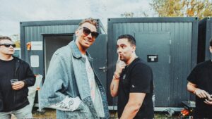 S-te-Fan Instagram - FIRST EVER DBSTF X AVERSION DROPPING THIS FRIDAY! 🤯🏆

WHO IS HYPED FOR LIVE FOR THE HARD⁉️

From dropping it on the biggest stages around the globe to it being featured in the LEGENDARY Intents Festival Endshow, it’s finally coming! 💃🏽😱

PRESAVE IT NOW! (Link in bio)