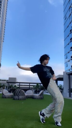 SHIN Instagram - 『the boy is mine』 🌺🌴

@arianagrande 
@karinaavx__ 

#shinchan_style #arianagrande #アリアナグランデ #theboyismine #eternalsunshine #dance #ダンス
