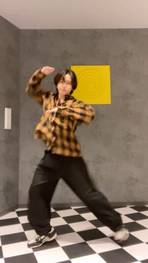 SHIN Instagram - 『Kehribar』

@burakkbulut23 
@ebruyasaronline 

#shinchan_style #kehribar #burakbulut #ebruyaşar #dance #ダンス #turkiye #turkishsong