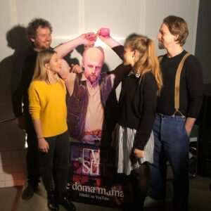 Sabina Dlouhá Instagram - Premiéra klipu k filmu V SÍTI 🎬🎼 #vsiti #film #videoklip # #dokumentvsiti #actress #czechactress #tomasklus #jedomamama