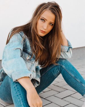 Sabina Dlouhá Instagram - 〰️Sabina〰️ 
 

#portrét #photography #photo #czechgirl #model #sabina #greeneyes #jeans #photooftheday
