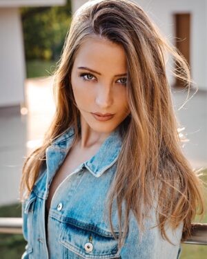 Sabina Dlouhá Instagram - 〰️SABINA〰️ 

#photography #photo #greeneyes #blondhair #portrait #czechgirl #sabina #canon