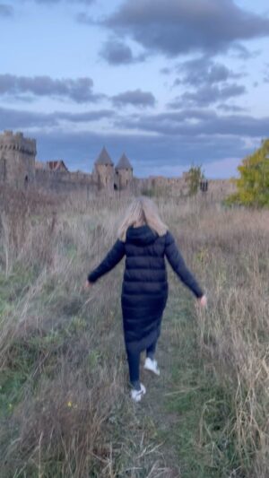 Sabina Laurinová Instagram - Tak jsem si svátečně skočila. A moc Vám všem děkuju za krásná přání. 💗
