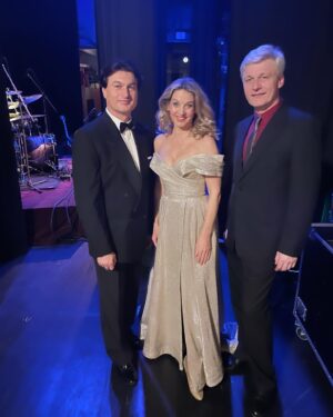 Sabina Laurinová Instagram - Hudba léčí a dělá radost.. ♥️
Já se opět po roce mohla postavit na jeviště,při krásných vánočních koncertech,s orchestrem Václava Marka. Bylo mi ctí. ♥️ @vaclavmarek.cz
Děkuji moc také @svatebnisalonmaya za krásné šaty. Vždy se v nich cítím krásně ♥️