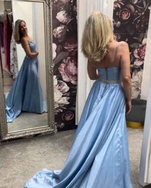 Sabina Laurinová Instagram - Den Princezen na zámku Slavkov se blíží .. Letos si těch šatů nějak užívám…Tak které? Děkuju @svatebnisalonmaya za nádherné šaty.🌸Těším se moc.. @denprincezen