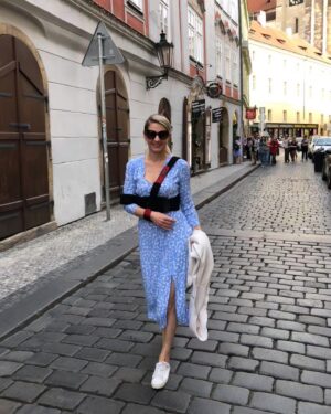 Sabina Laurinová Instagram - Tak další rok oslaven. Sice s ortézou,ale o to víc si člověk váží svého zdraví. Moji přátelé, děkuji Vám všem za krásná přáni a edity. Vážím si toho Buďte šťastní a zdraví. 💗