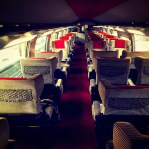 Sabine Perraud Instagram - Mon voyage idéal.
Quand la misanthropie me guette... #silence #tgvpro