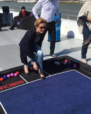 Sabine Perraud Instagram - Petite partie de pétanque OKLM. Quand je fais croire au monde que je suis mannequin #shooting #boboule #péniche #vomi