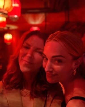 Sabrina Grdevich Instagram - Fuzzy 🍑🍑& tequila 
Perfect combo 
🙏 @briannehowey🥂🧡