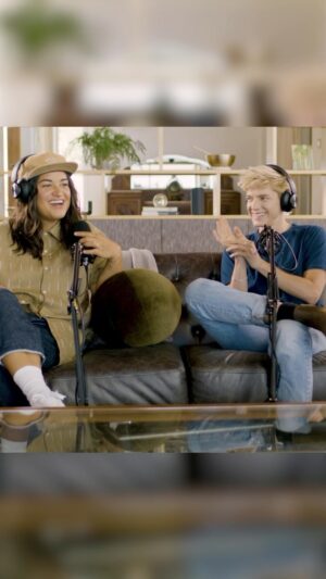 Sabrina Jalees Instagram - Are you Team Cool Pool or Team Blender? You can still listen to ‘Benefits with Friends’ with @hooraymae and @sabrinajalees at @audible_ca’s link in bio.

Êtes-vous plutôt de l’équipe « Cool Pool » ou de l’équipe « Blender »? Écoutez « Benefits with Friends » (contenu en anglais), avec @hooraymae et @sabrinajalees. Le lien est dans la bio de @audible_ca.