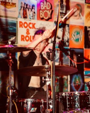 Sacha Carlson Instagram - It was an electrifying SOLD OUT show @aviatornationdreamland Friday night with @britleyred and @americanhustlerband !!! @westsidewesterns took us to dreamland and back again 🤠🌈✨🌻🕺 📸: @sophiakeefe.jpg  #westsidewestern #dreamland #rocknroll