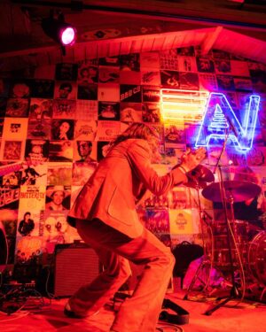 Sacha Carlson Instagram - It was an electrifying SOLD OUT show @aviatornationdreamland Friday night with @britleyred and @americanhustlerband !!! @westsidewesterns took us to dreamland and back again 🤠🌈✨🌻🕺 📸: @sophiakeefe.jpg  #westsidewestern #dreamland #rocknroll