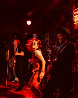 Sacha Carlson Instagram - It was an electrifying SOLD OUT show @aviatornationdreamland Friday night with @britleyred and @americanhustlerband !!! @westsidewesterns took us to dreamland and back again 🤠🌈✨🌻🕺 📸: @sophiakeefe.jpg  #westsidewestern #dreamland #rocknroll