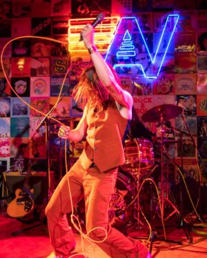 Sacha Carlson Instagram - It was an electrifying SOLD OUT show @aviatornationdreamland Friday night with @britleyred and @americanhustlerband !!! @westsidewesterns took us to dreamland and back again 🤠🌈✨🌻🕺 📸: @sophiakeefe.jpg  #westsidewestern #dreamland #rocknroll