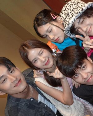 Sadanont Durongkhaweroj Instagram - Long! Live! Love!
ขอให้ความรักจงเจริญในหัวใจ และฝากเจนสนาม กับทุกๆท่านในภาพยนตร์ Long Live Love ด้วยนะครับ!
ยินดีกับพี่มุกสำหรับภาพยนตร์เรื่องแรกเรื่องนี้ ขอบคุณที่ให้พื้นที่และโอกาสในการร่วมงาน ขอบคุณพี่ซันนี่ พี่ปีเตอร์ และทุกท่านที่ได้ร่วมงานด้วย รักส์💕