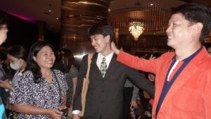 Sadanont Durongkhaweroj Instagram - Long! Live! Love!
ขอให้ความรักจงเจริญในหัวใจ และฝากเจนสนาม กับทุกๆท่านในภาพยนตร์ Long Live Love ด้วยนะครับ!
ยินดีกับพี่มุกสำหรับภาพยนตร์เรื่องแรกเรื่องนี้ ขอบคุณที่ให้พื้นที่และโอกาสในการร่วมงาน ขอบคุณพี่ซันนี่ พี่ปีเตอร์ และทุกท่านที่ได้ร่วมงานด้วย รักส์💕