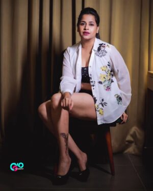 Sadhika Venugopal Instagram - I do not wish women to have power over men; but over themselves. The most beautiful thing a woman can wear is confidence. 

📸 @como__photography 
Hair @triple_a_hair_styling_makeup
MUA & Styling @radhika_venugopal_sadhika 
Costume @crimsouneclub
Location @luxokochi 
Hospitality services @hospitalityevolve