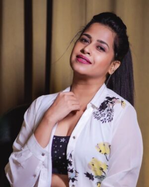 Sadhika Venugopal Instagram - I do not wish women to have power over men; but over themselves. The most beautiful thing a woman can wear is confidence. 

📸 @como__photography 
Hair @triple_a_hair_styling_makeup
MUA & Styling @radhika_venugopal_sadhika 
Costume @crimsouneclub
Location @luxokochi 
Hospitality services @hospitalityevolve