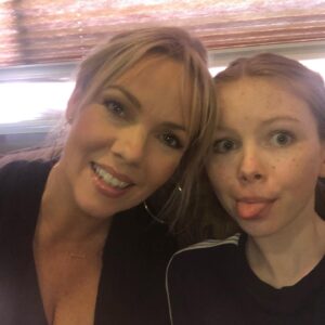 Sadie Munroe Instagram - Season four finale tonight on the CBC at 9:30!!! Thank you so much to everyone for allowing me to play Alice for four whole seasons, I feel so lucky to have this amazing “job”. Hopefully the show is bringing you all some happiness while quarantined. 💗💗@workinmoms #workinmomscbc #workinmoms #workinmomsseason4