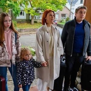 Sadie Munroe Instagram - Workin’ Moms season 5 premiers tomorrow at 9:00 on CBC:) @workinmoms