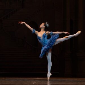 Sae Maeda Instagram - One last Sleeping Beauty means one more Bluebird!! Let's do this💪🏼💙
📸@dancersdiary