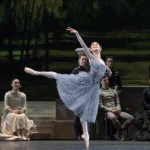 Sae Maeda Instagram - Opening night of Swan lake this Wednesday🦢Excited to share the stage with these beautiful people🤍

📸 @dancersdiary